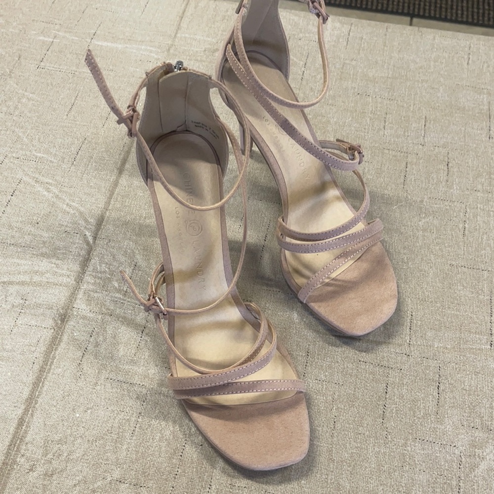 Chinese Laundry Dk nude sued straps heel NIB never been worn